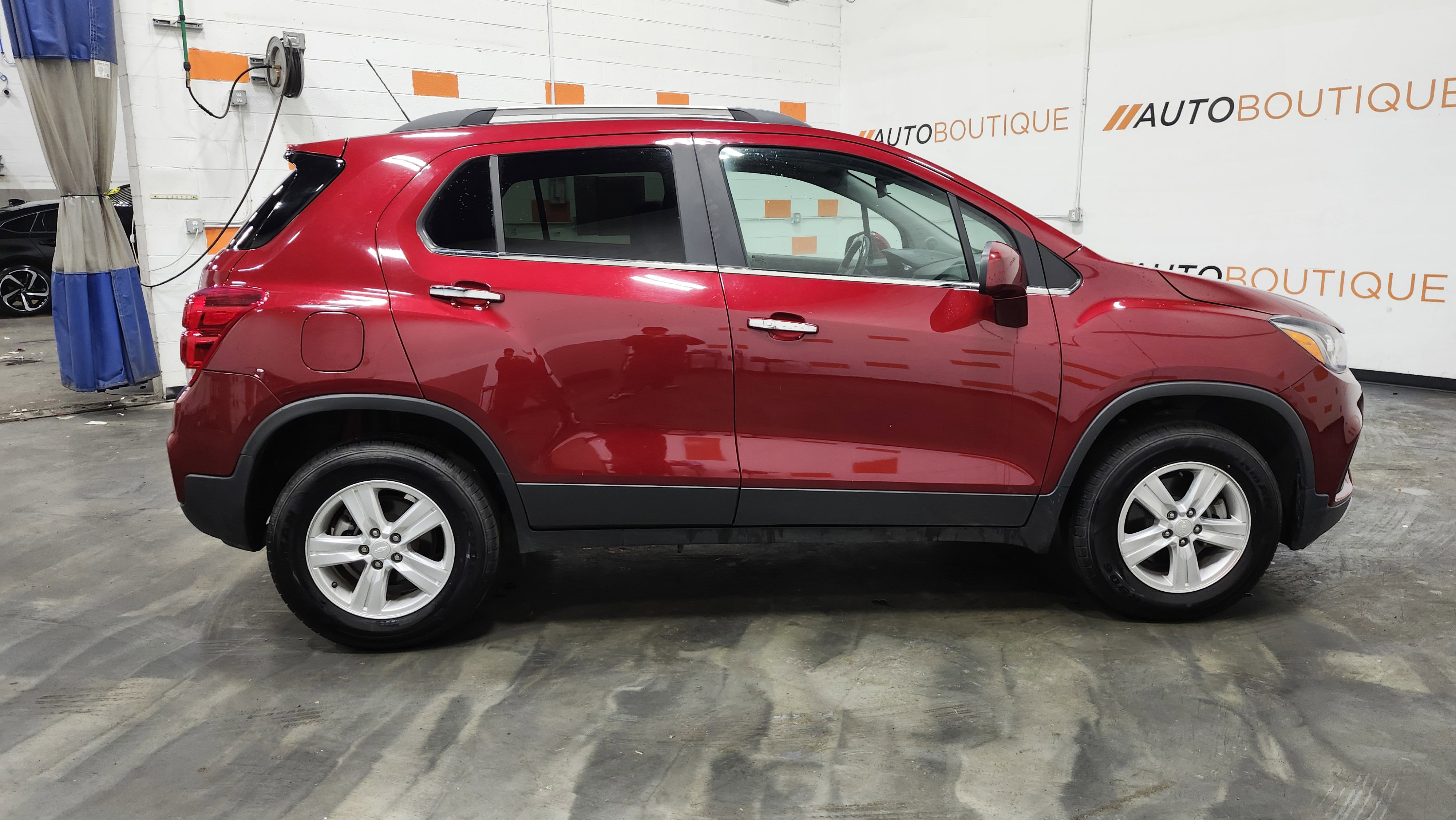 Used 2020 Chevrolet Trax LT w/ LT Convenience Package image 16