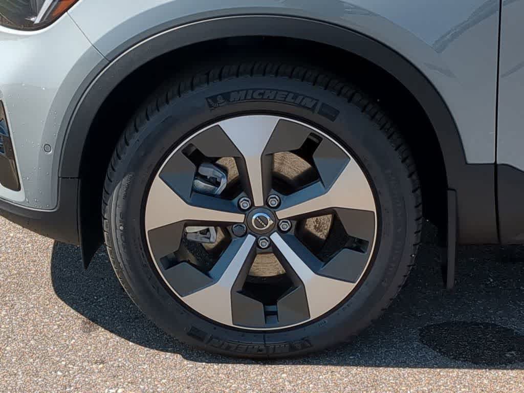 New 2026 Volvo XC40 B5 Plus w/ Protection Package Premier AWD/4WD image 13