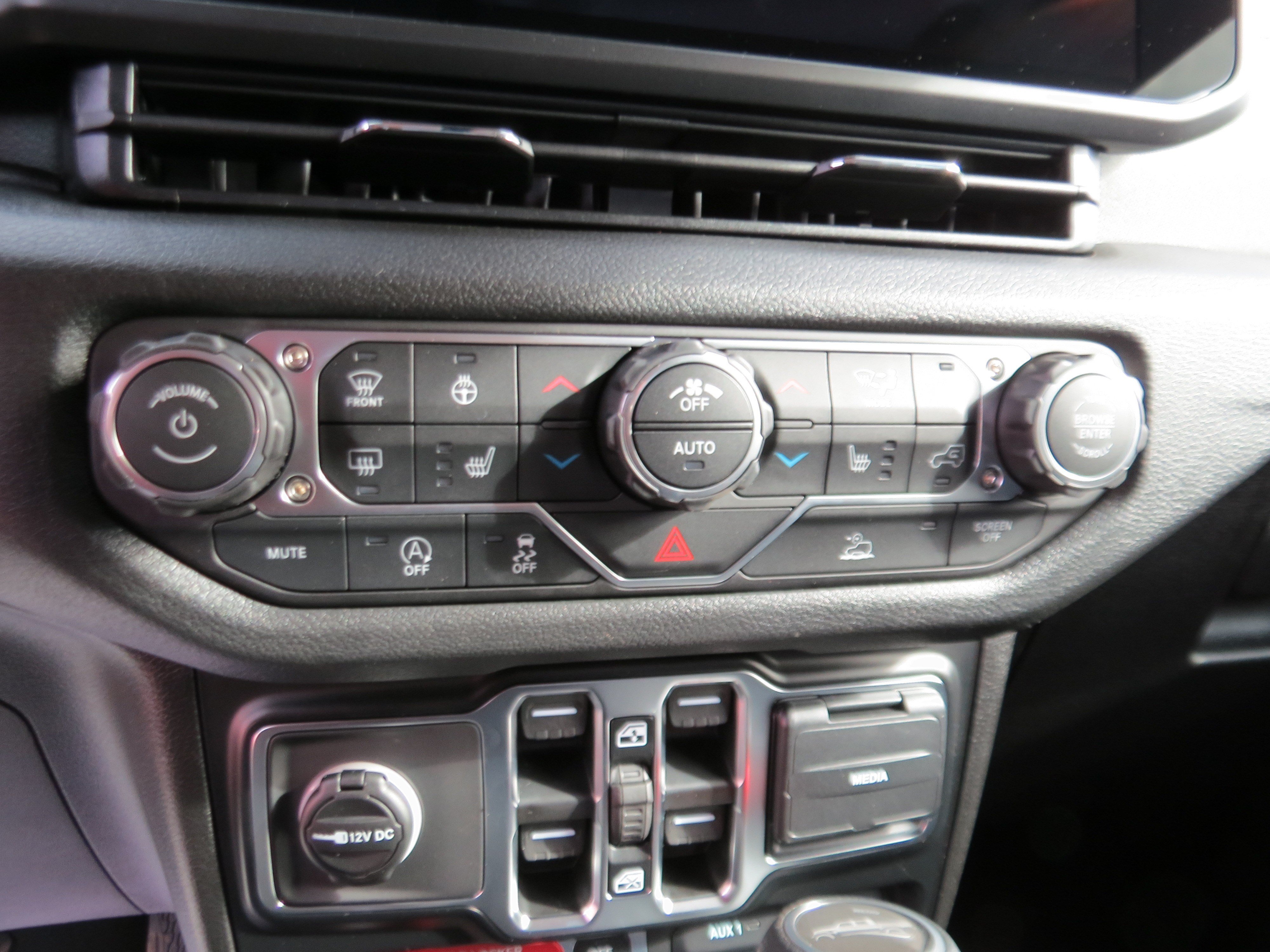 New 2026 Jeep Gladiator Mojave AWD/4WD image 18