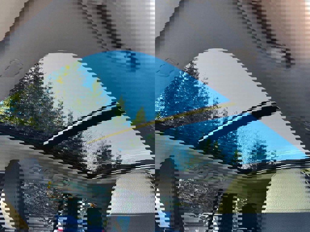 Used 2025 Volvo V60 B5 Cross Country Plus image 14