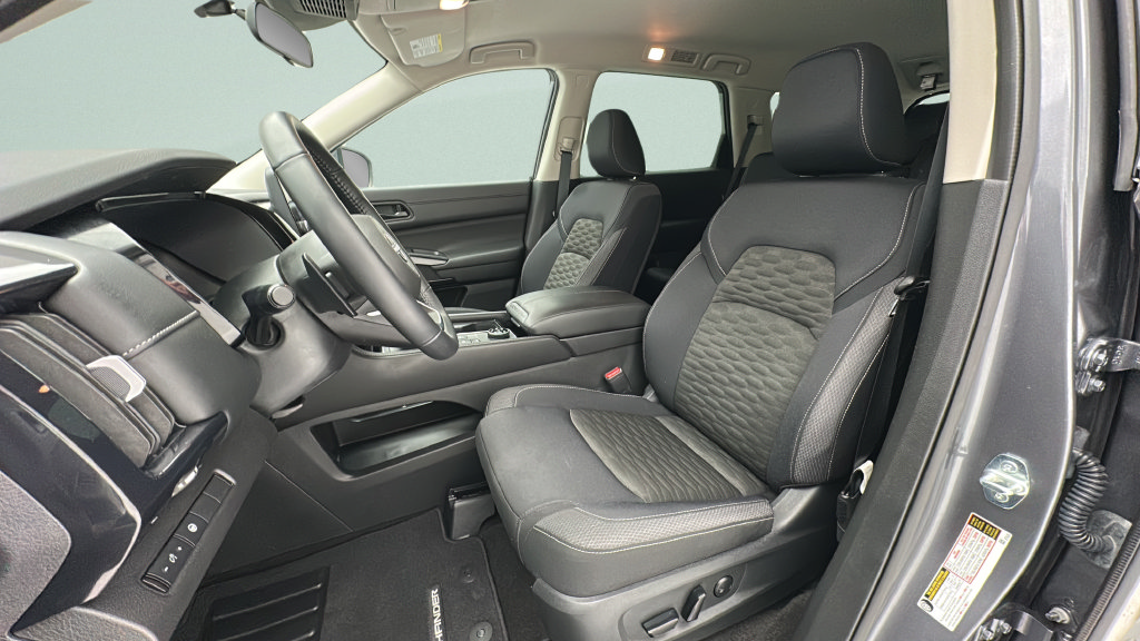 Used 2024 Nissan Pathfinder SV AWD/4WD image 12