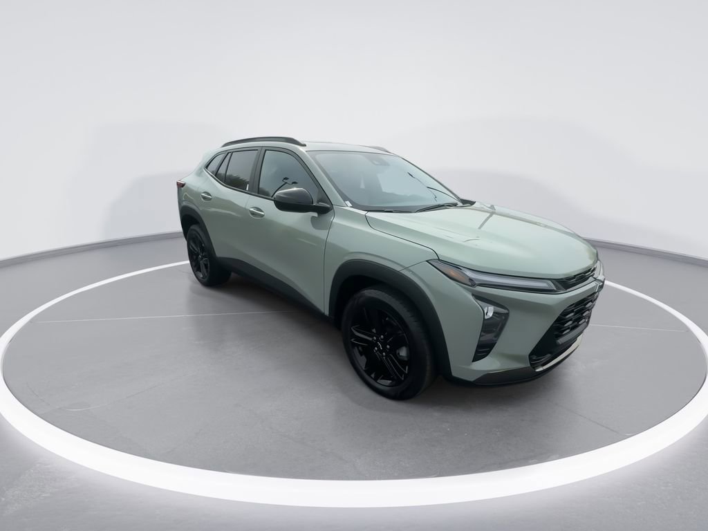 Used 2025 Chevrolet Trax ACTIV w/ Sunroof Package FWD image 2