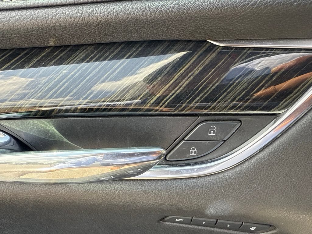 Used 2020 Cadillac XT6 Premium Luxury FWD image 17