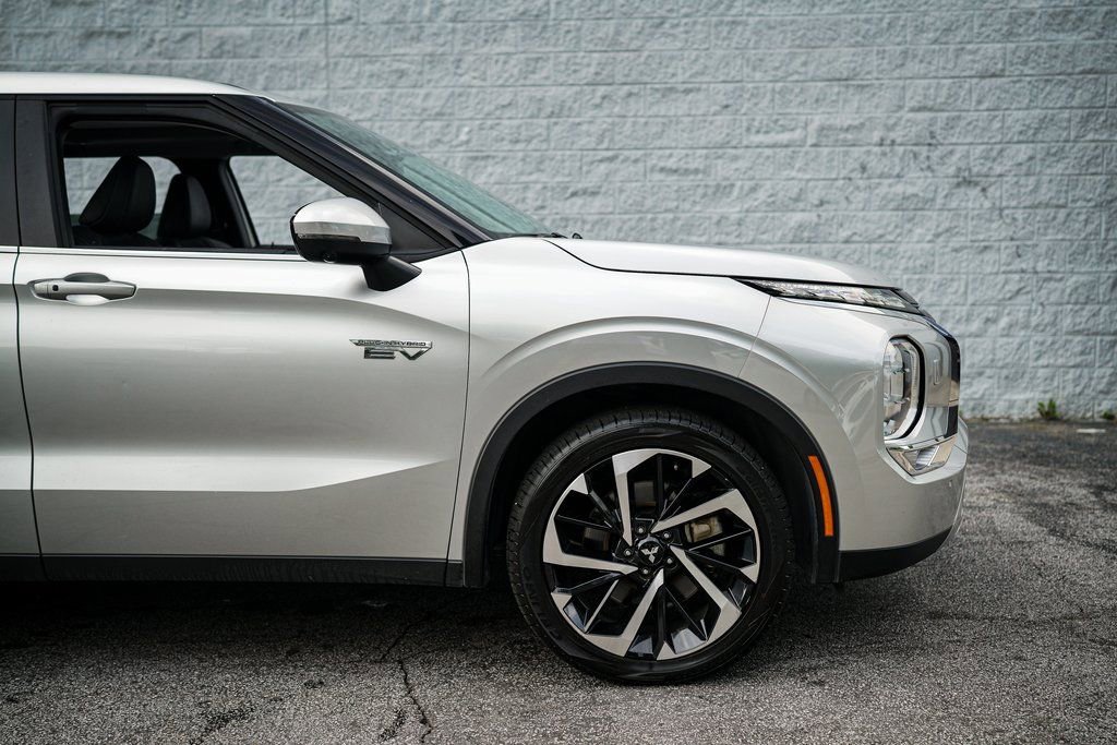 Used 2023 Mitsubishi Outlander LE image 16