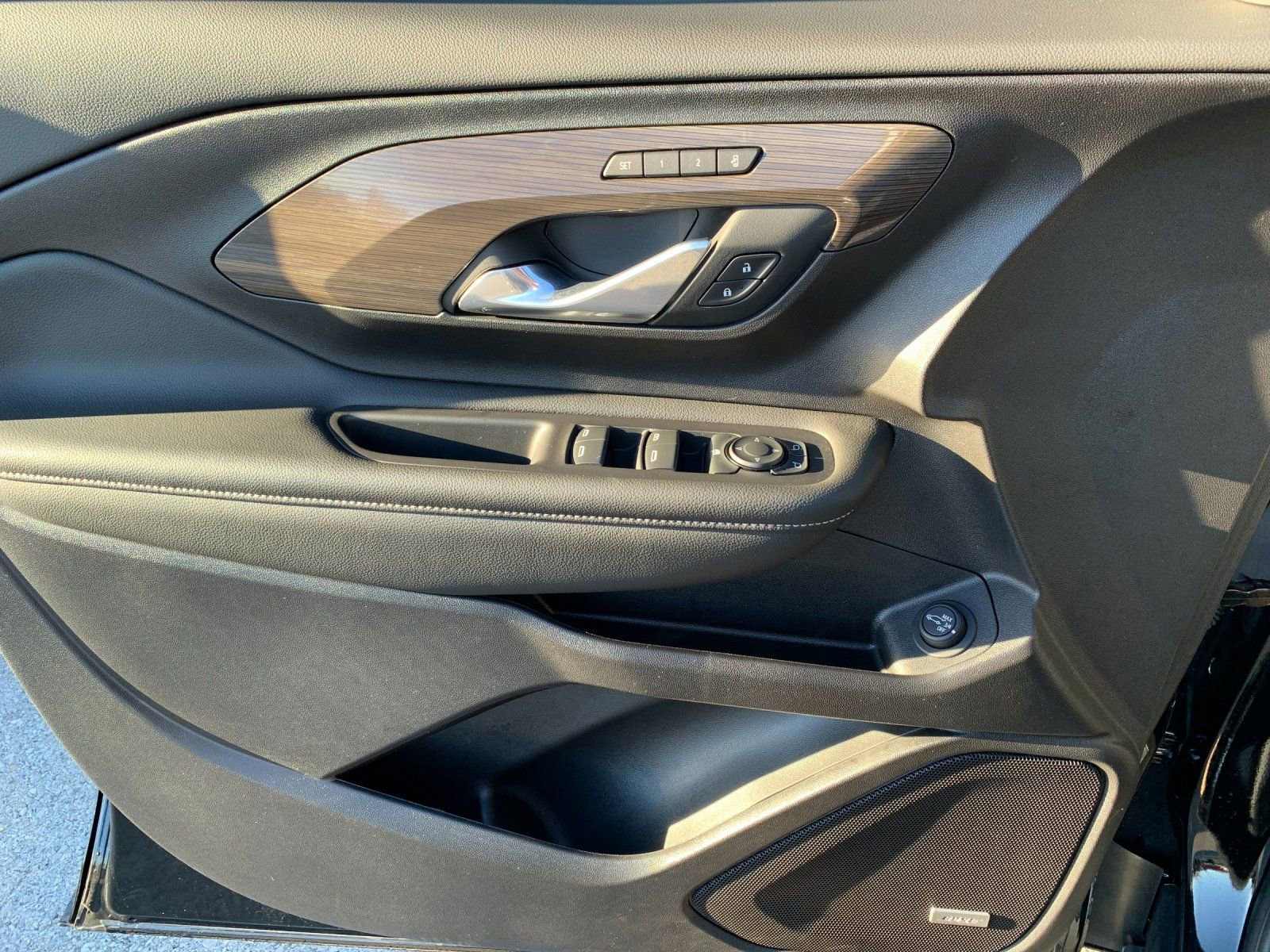 Used 2024 GMC Terrain Denali w/ Black Diamond Edition image 12