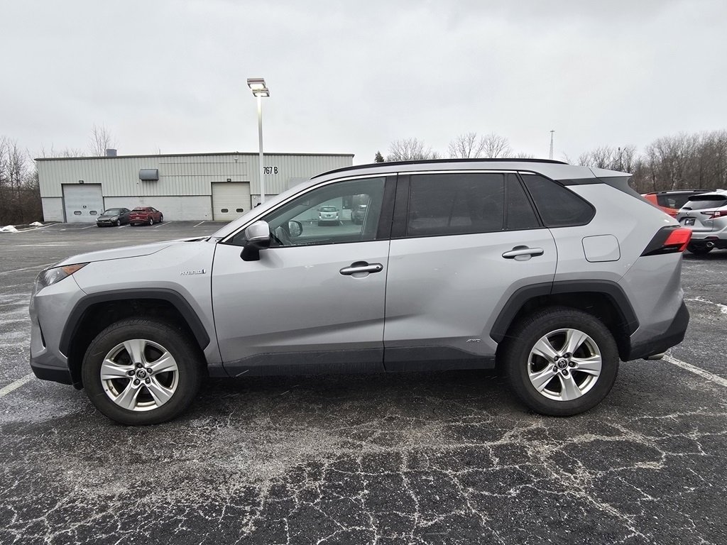 Used 2021 Toyota RAV4 LE image 4