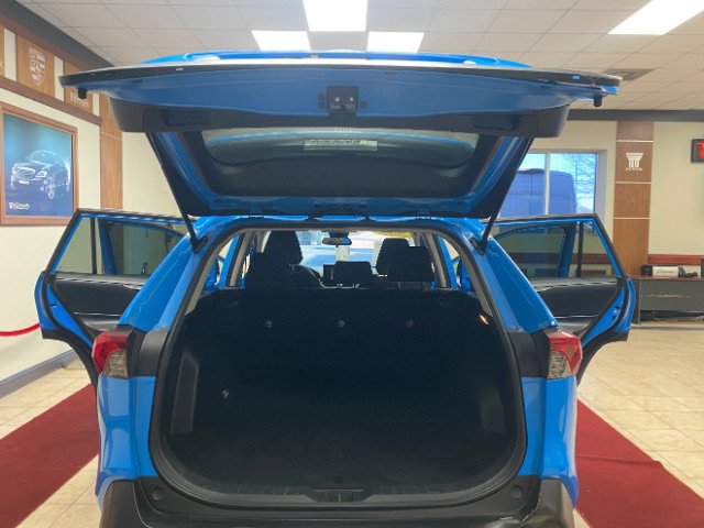 Used 2019 Toyota RAV4 LE image 7