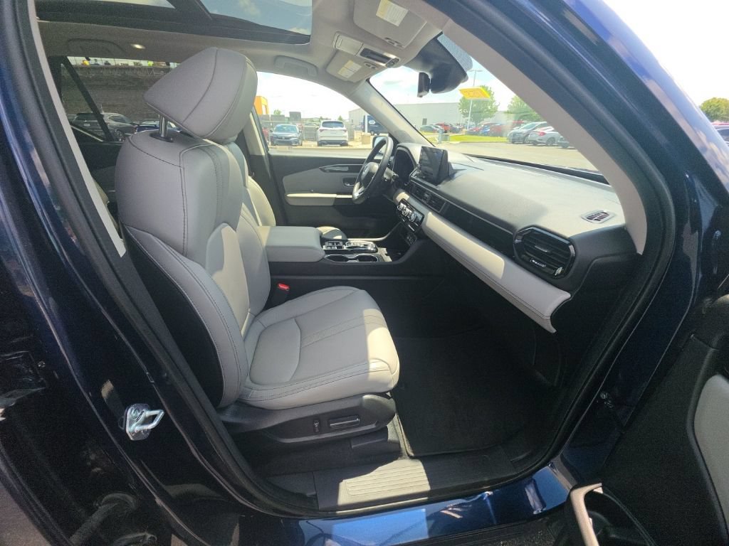 Certified 2023 Honda Pilot Touring image 35