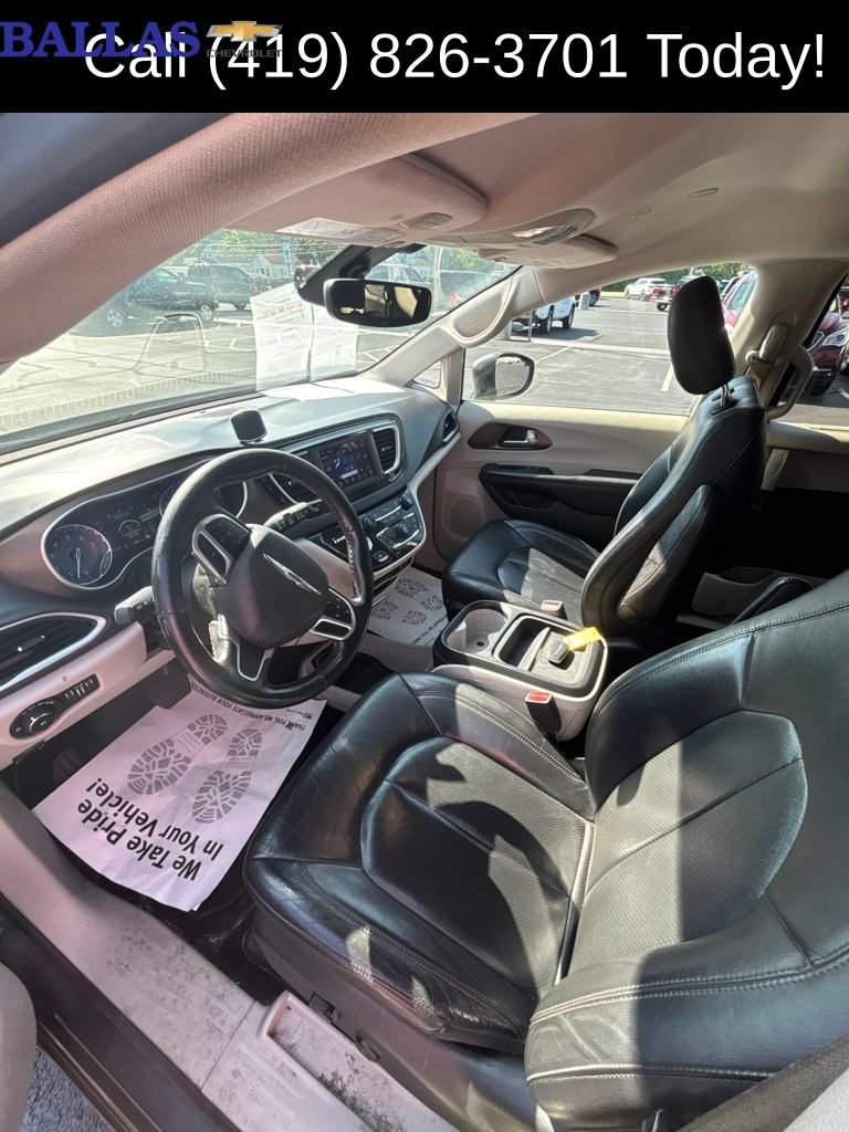 Used 2019 Chrysler Pacifica Touring-L FWD image 11