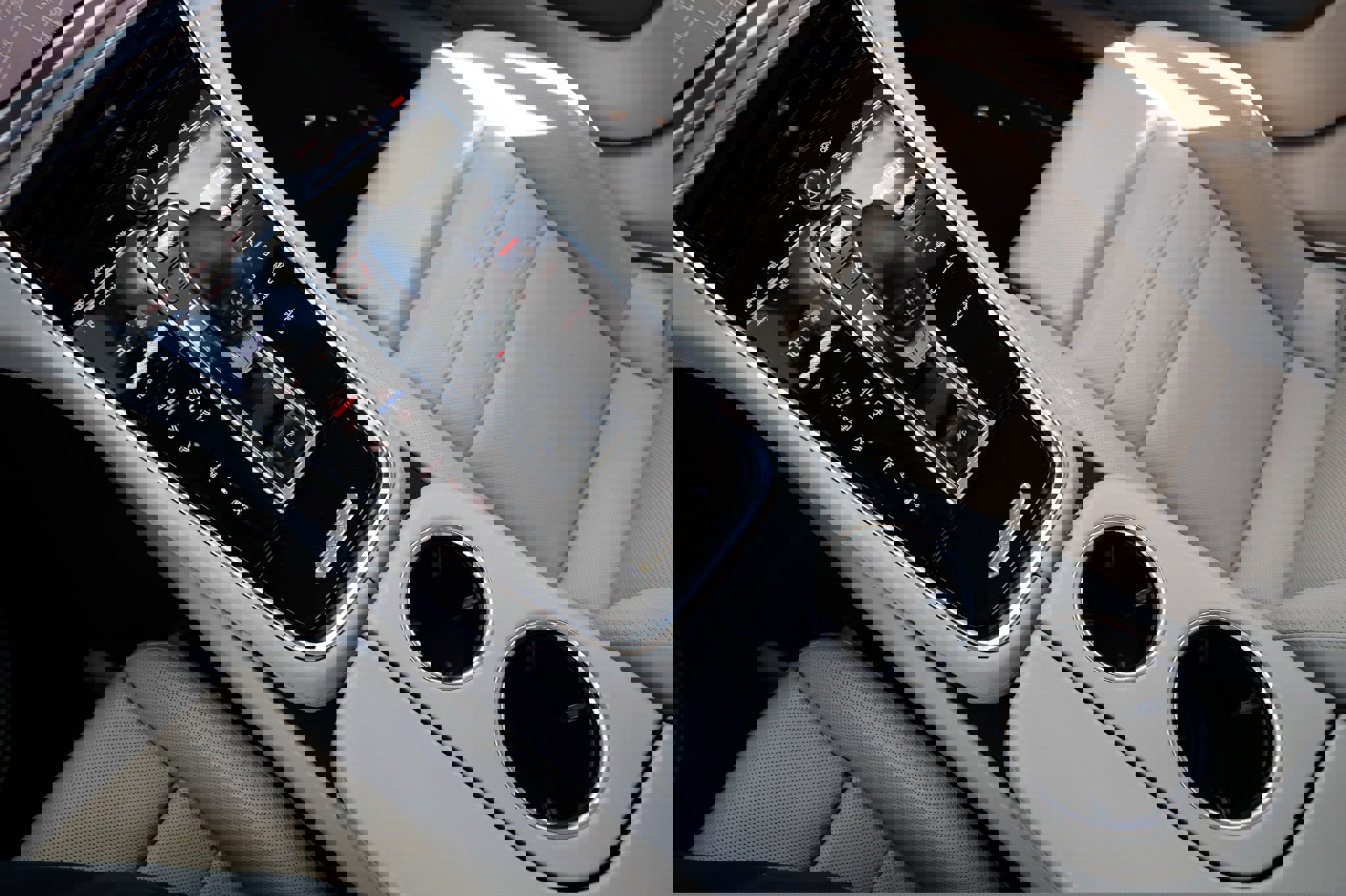 Used 2020 Porsche Panamera image 45