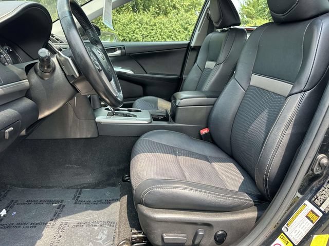 Used 2014 Toyota Camry SE FWD image 12