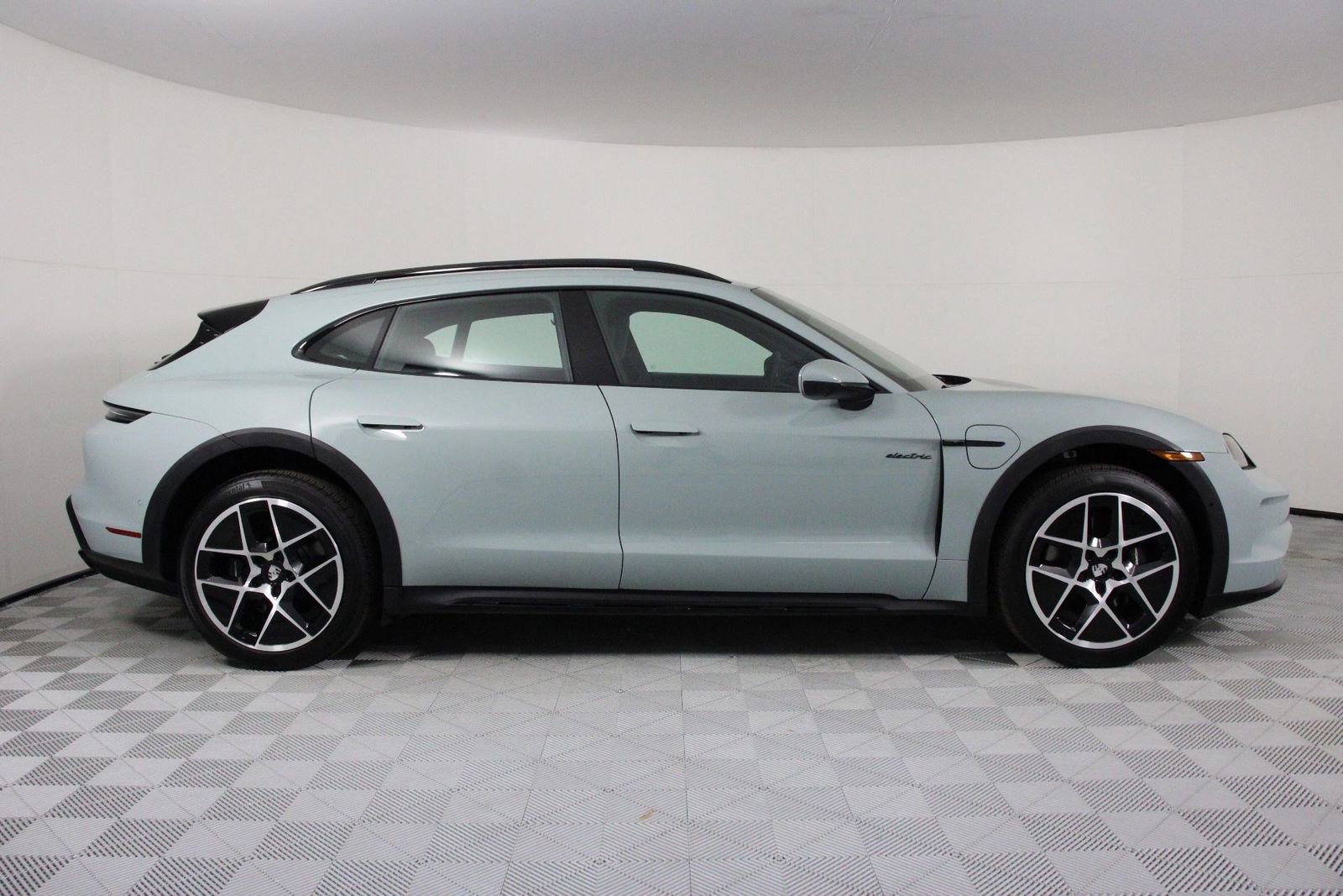 Certified 2025 Porsche Taycan 4 Cross Turismo image 8