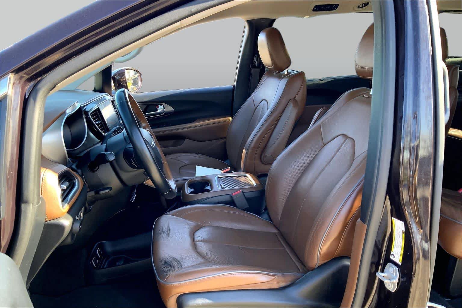 Used 2019 Chrysler Pacifica Limited FWD image 11
