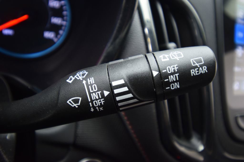 Used 2022 Chevrolet Equinox RS w/ Infotainment Package image 36