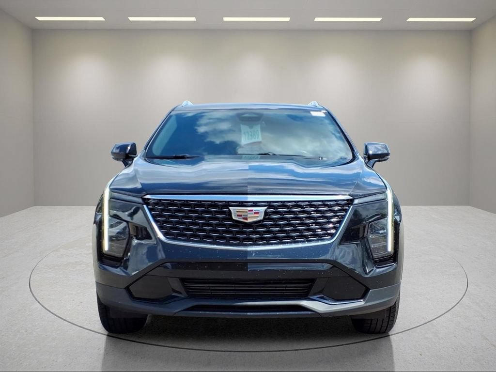 Used 2024 Cadillac XT4 Premium Luxury FWD image 2