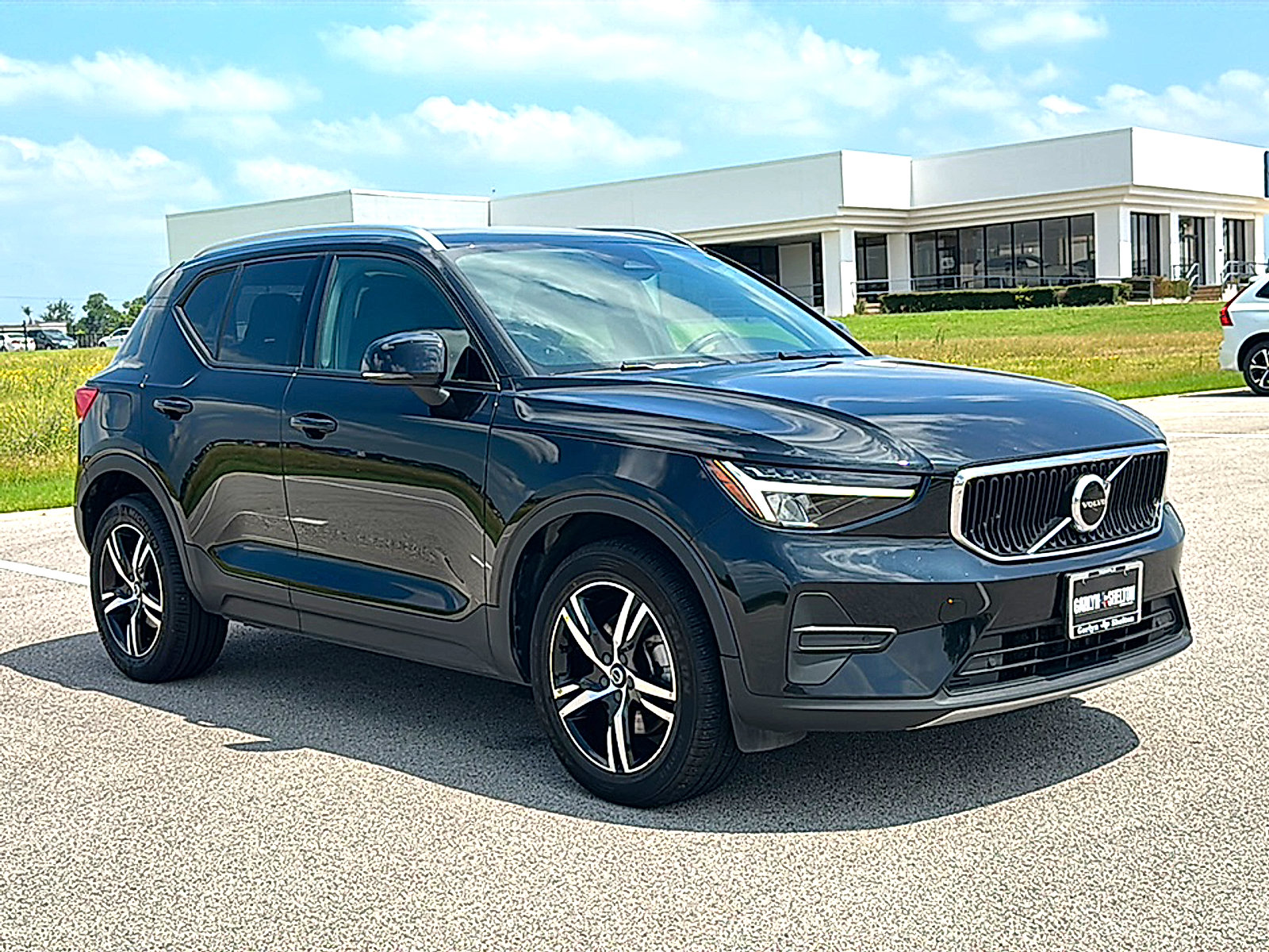 Used 2023 Volvo XC40 B5 Core AWD/4WD image 10