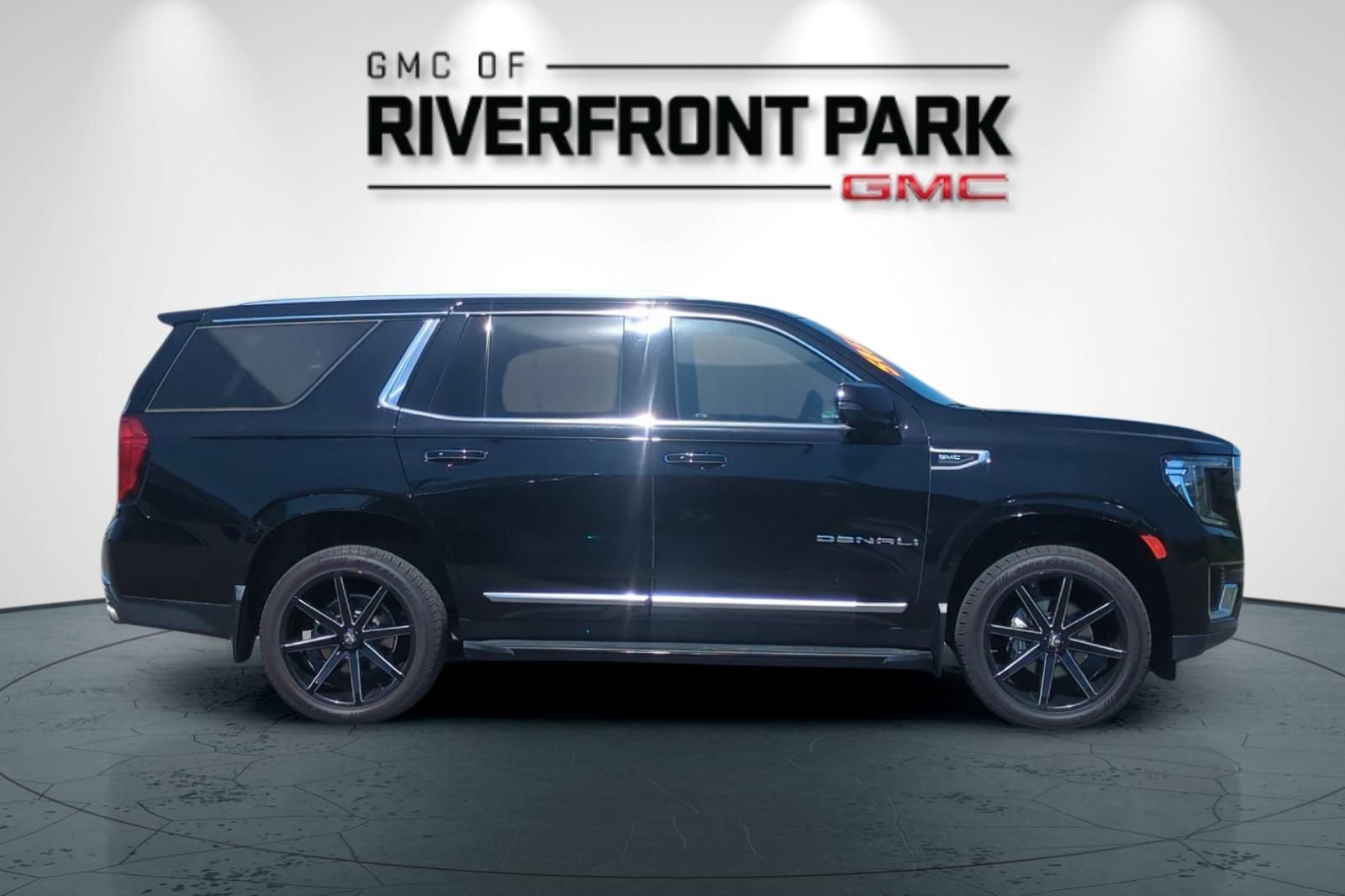 Used 2021 GMC Yukon Denali AWD/4WD image 2