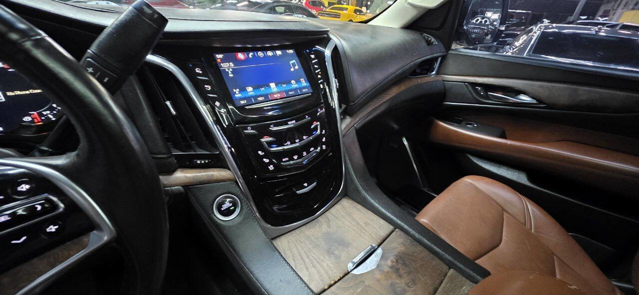 Used 2016 Cadillac Escalade Luxury image 21