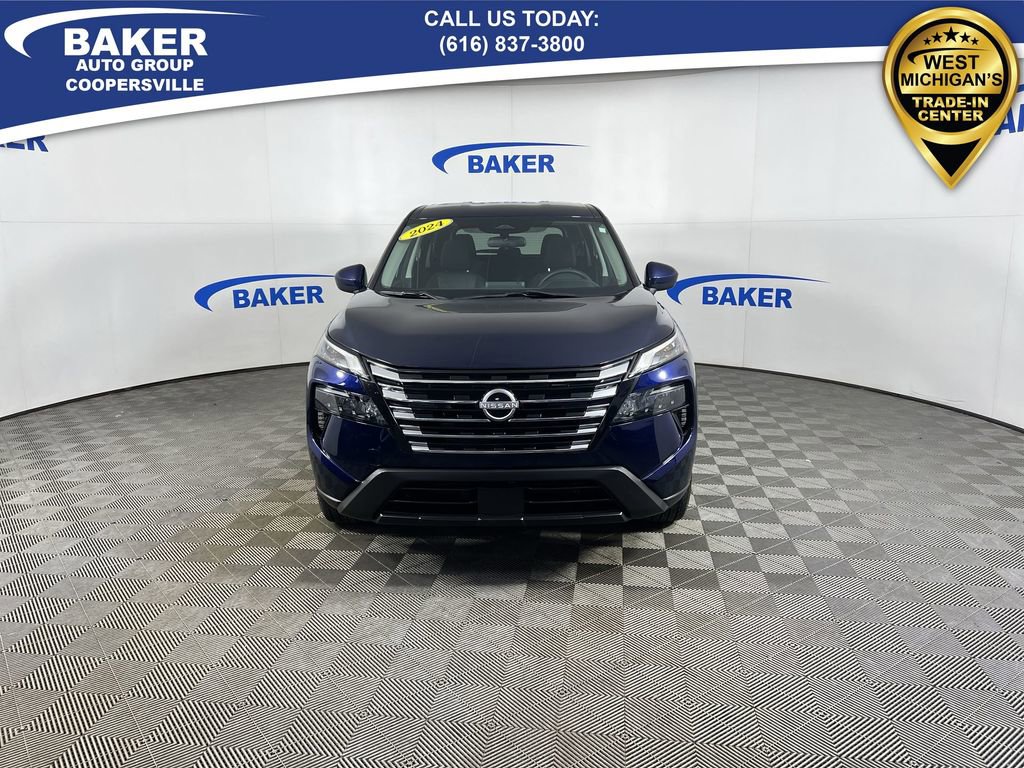 Used 2024 Nissan Rogue SV image 3