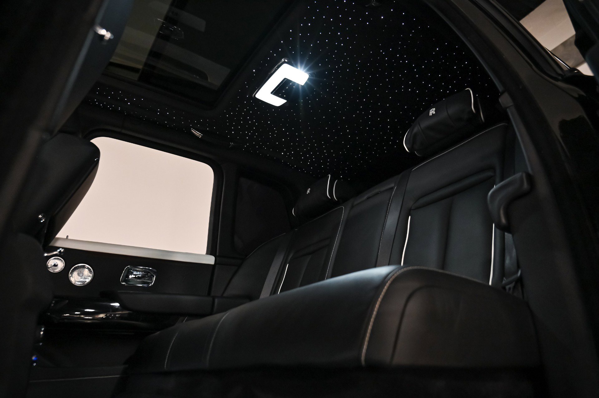 Used 2019 Rolls-Royce Cullinan image 27