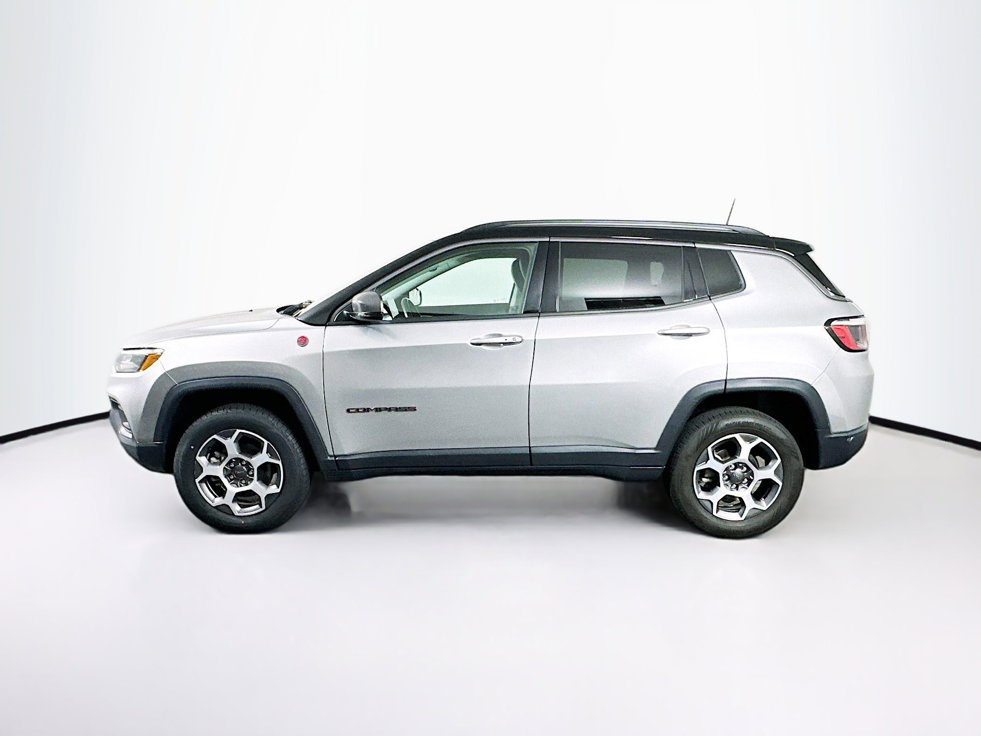 Used 2022 Jeep Compass Trailhawk w/ Trailhawk Convenience Group AWD/4WD image 4