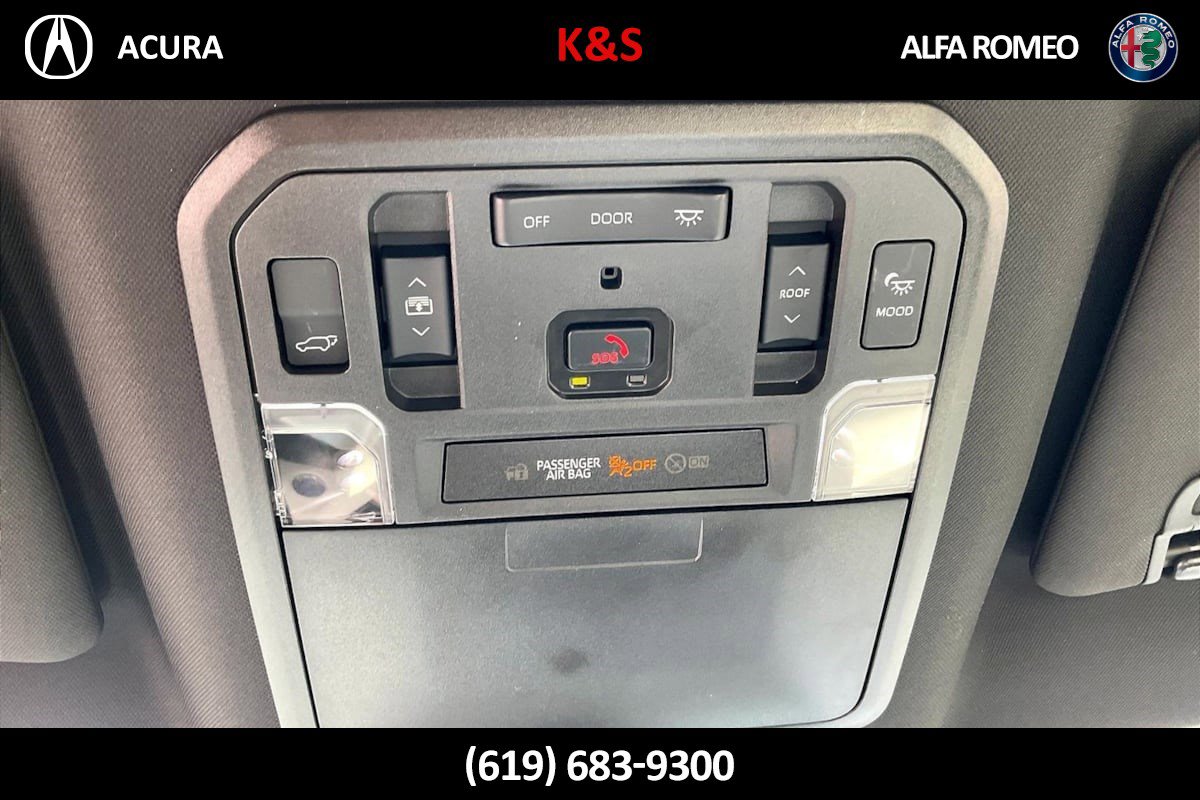 Used 2023 Toyota Sequoia Capstone AWD/4WD image 38