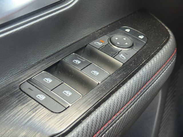 Used 2025 Nissan Kicks SR FWD image 23