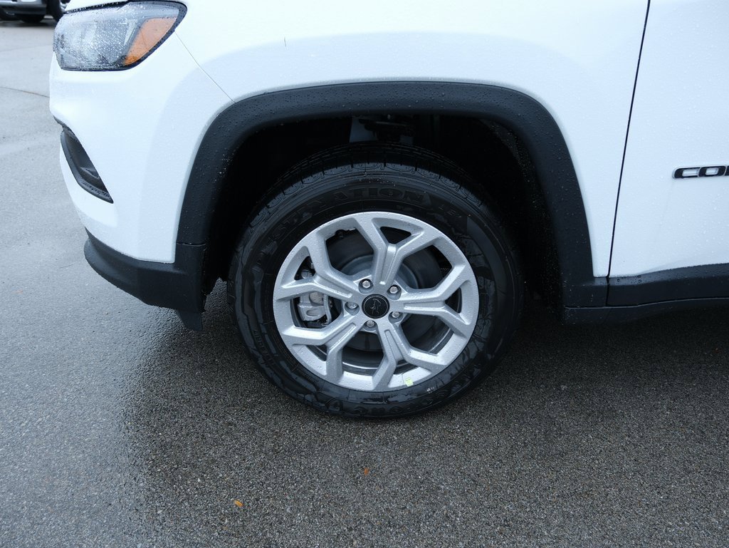 New 2026 Jeep Compass Latitude image 14