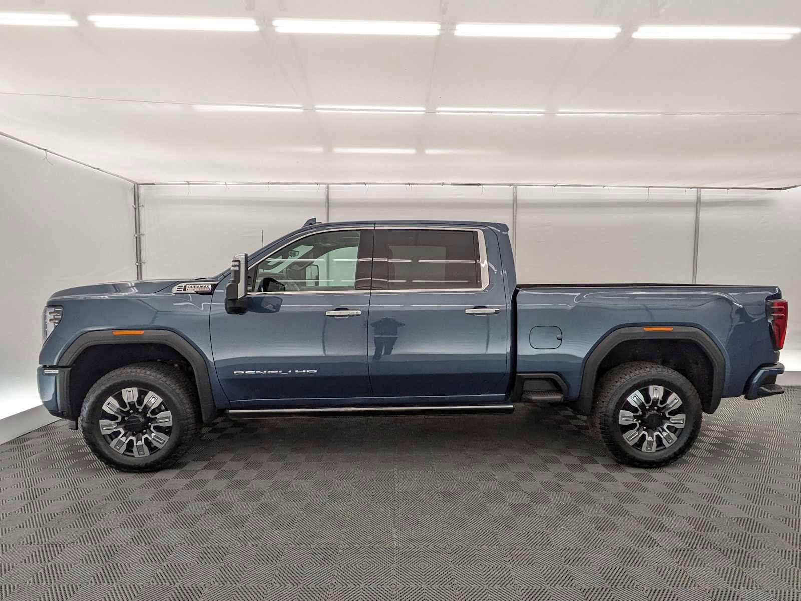 Used 2025 GMC Sierra 2500 Denali w/ Denali Reserve Package image 3
