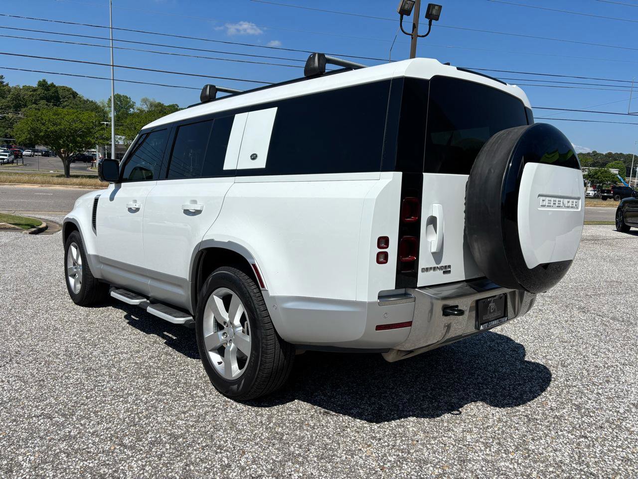Used 2023 Land Rover Defender 130 SE image 43