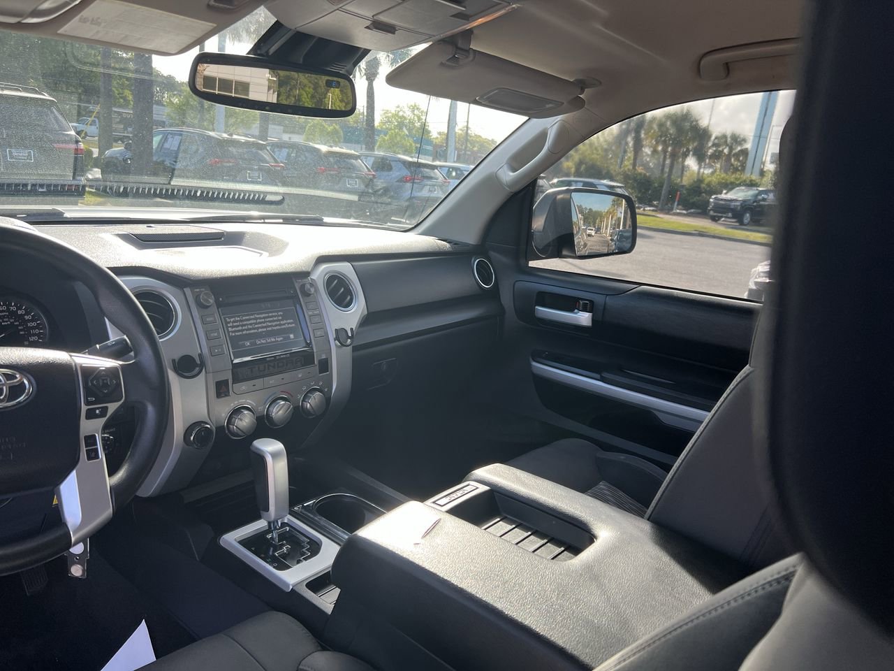 Used 2018 Toyota Tundra SR5 w/ SR5 Upgrade Package AWD/4WD image 30