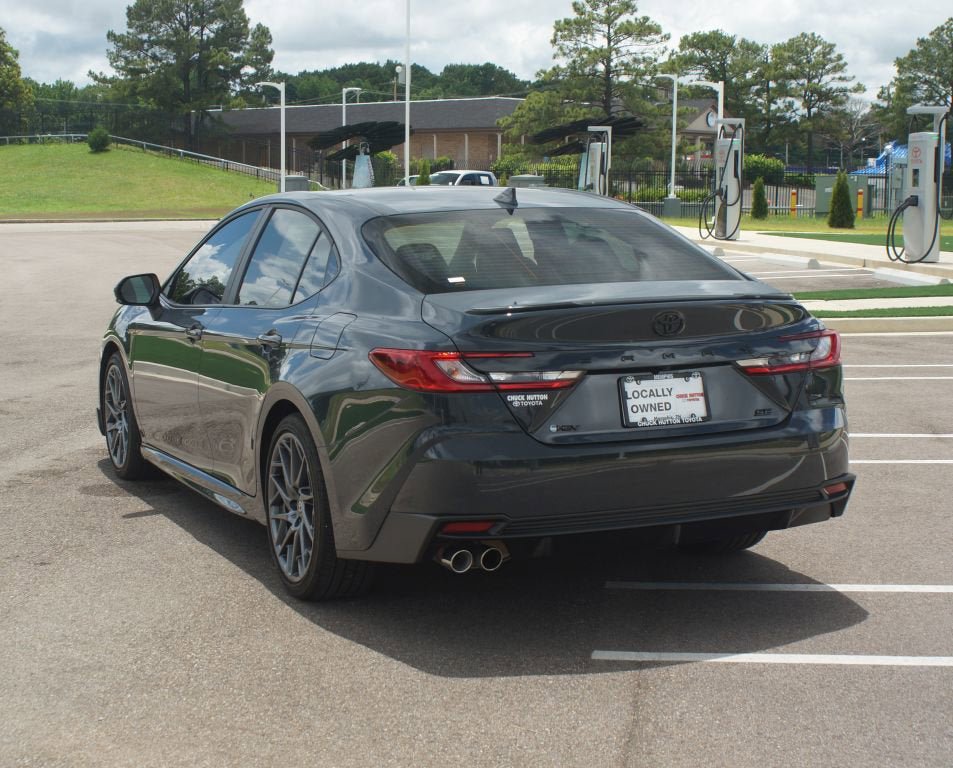 Used 2025 Toyota Camry SE w/ Convenience Package FWD image 16