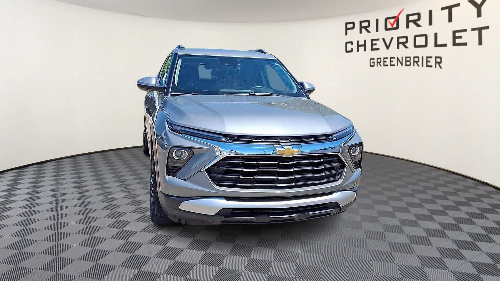 Used 2024 Chevrolet TrailBlazer LT w/ Convenience Package FWD image 3