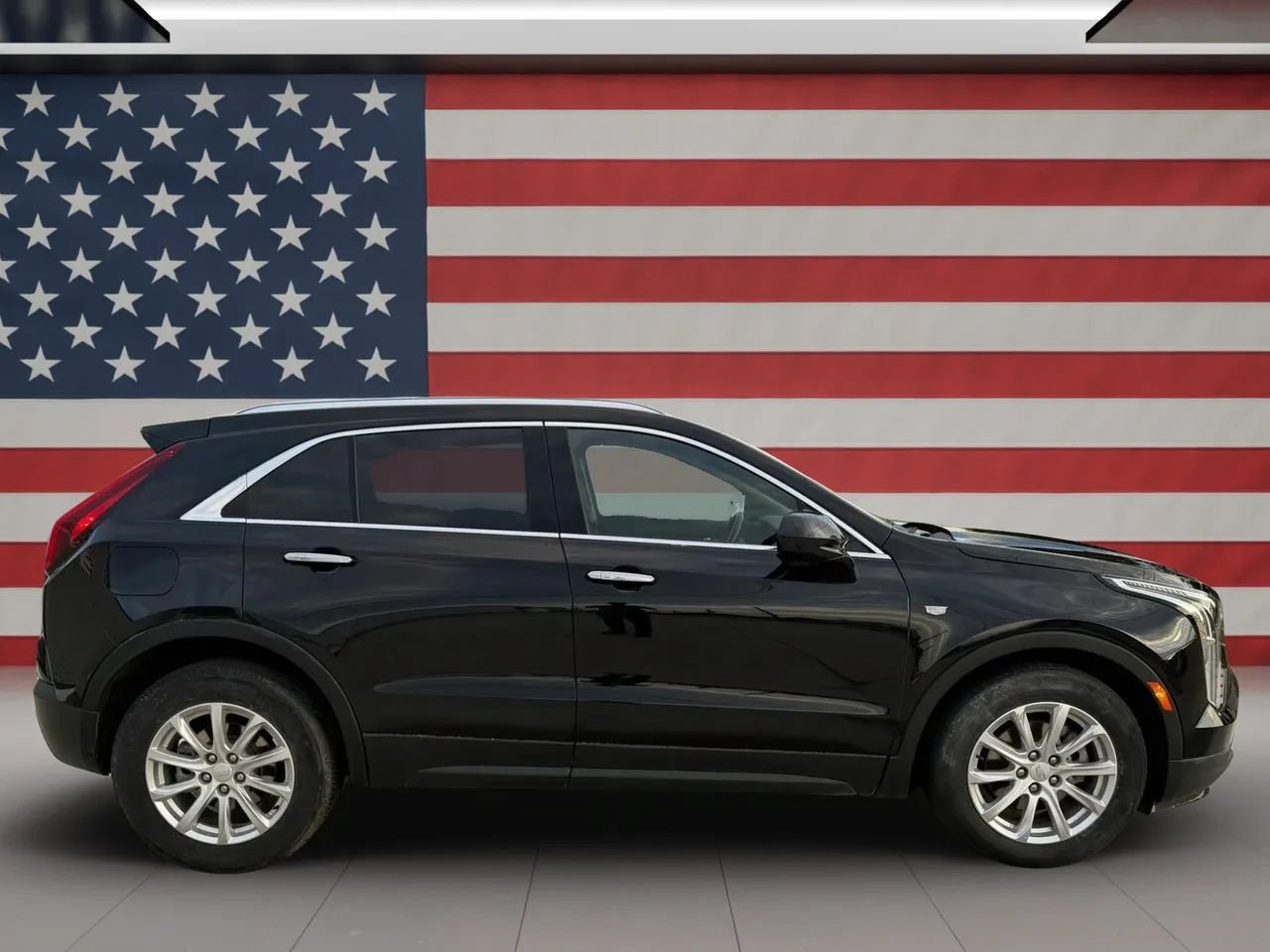 Used 2023 Cadillac XT4 Luxury w/ Cold Weather Package FWD image 7