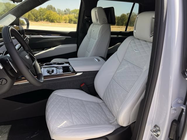 New 2026 Cadillac Escalade Platinum Sport w/ LPO, ONYX Package AWD/4WD image 21