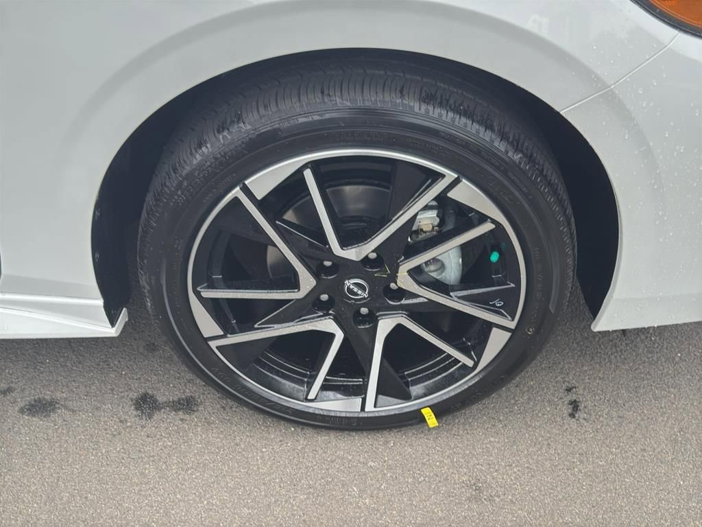 New 2025 Nissan Sentra SR image 9