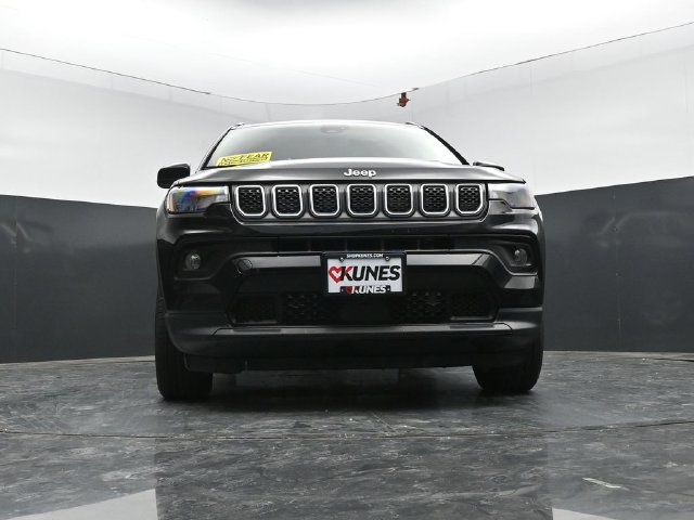 Used 2024 Jeep Compass Latitude AWD/4WD image 47