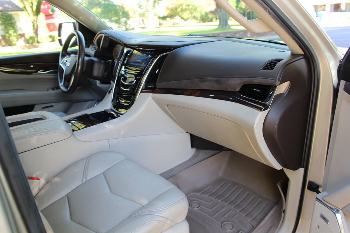 Used 2015 Cadillac Escalade ESV Premium image 23