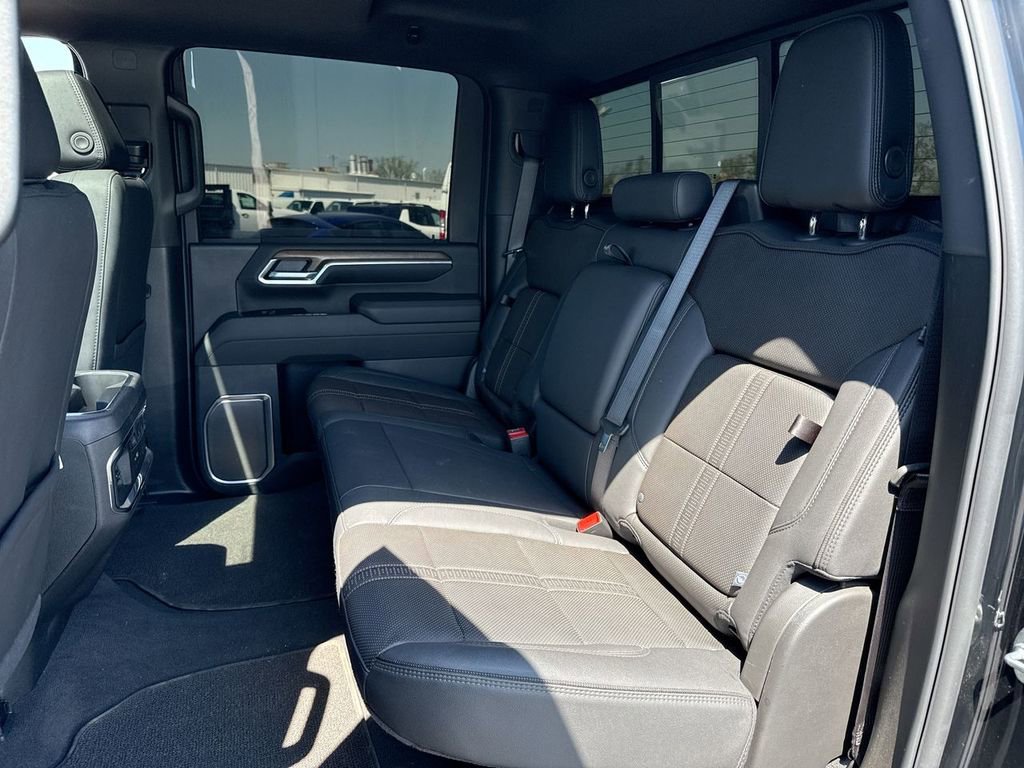 Used 2026 Chevrolet Silverado 3500 High Country w/ Technology Package AWD/4WD image 23