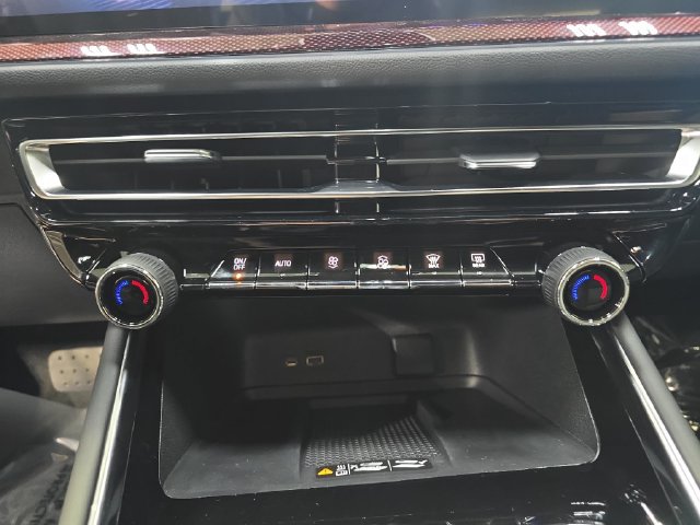 New 2027 Chevrolet Traverse RS w/ LPO, Floor Liner Package AWD/4WD image 23
