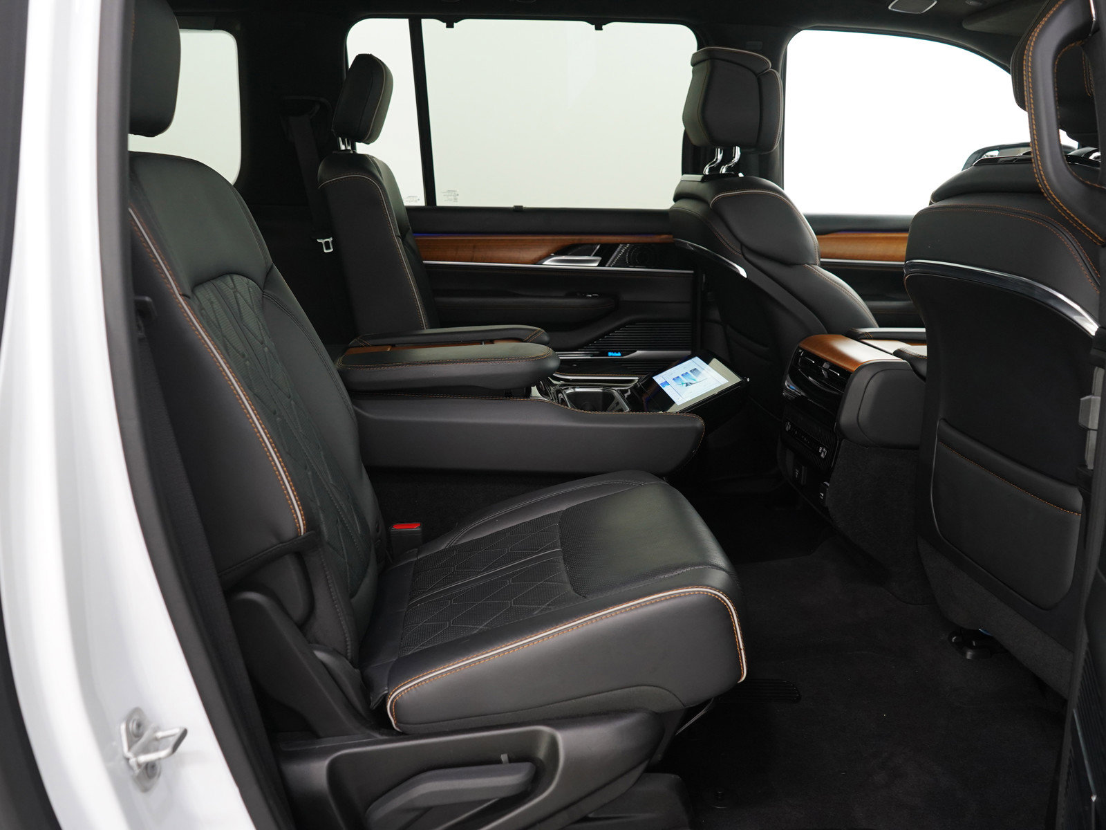 Used 2024 Jeep Grand Wagoneer L Series III image 17