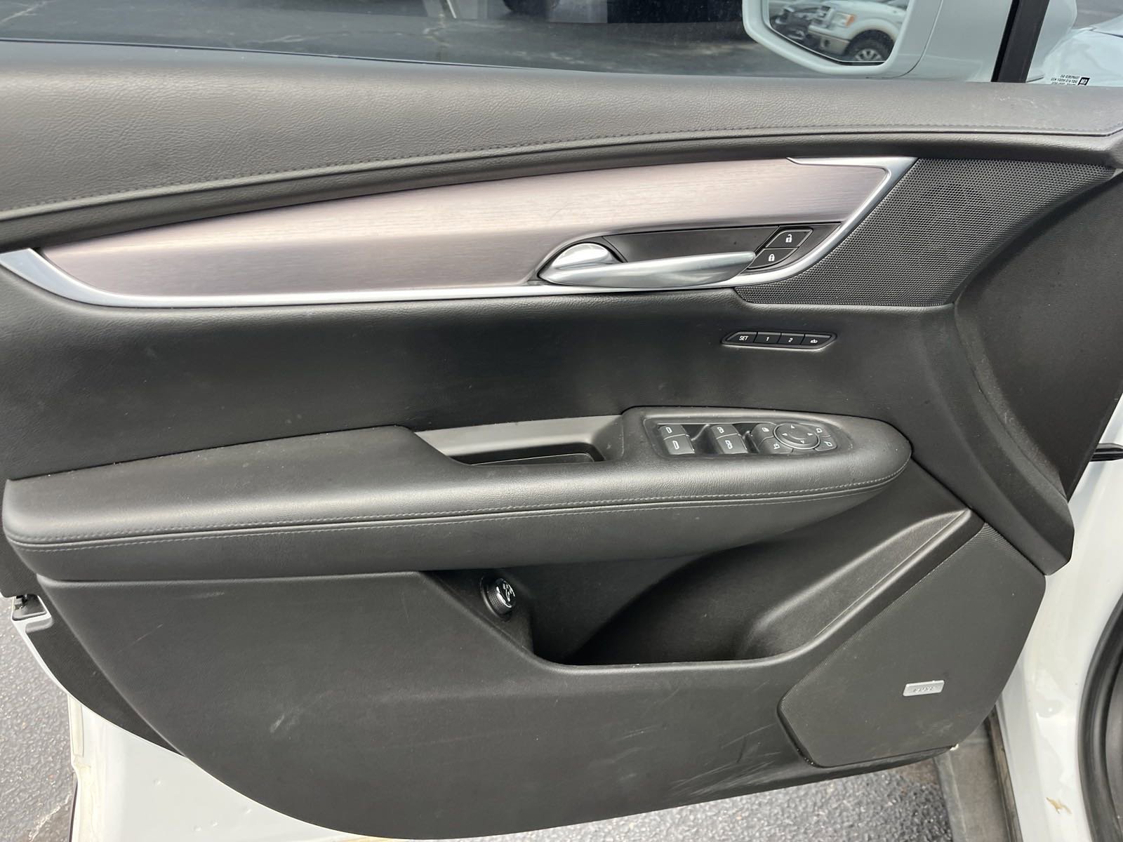 Used 2018 Cadillac XT5 Luxury w/ Driver Awareness Package image 11