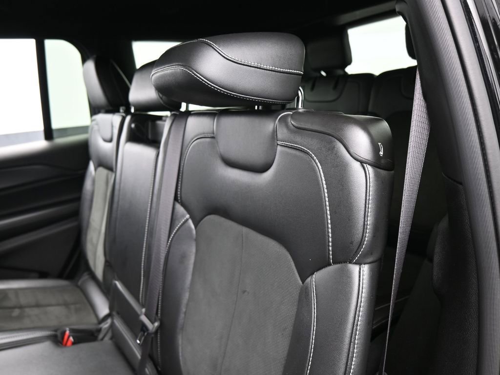 Used 2023 Jeep Grand Cherokee L Laredo image 29