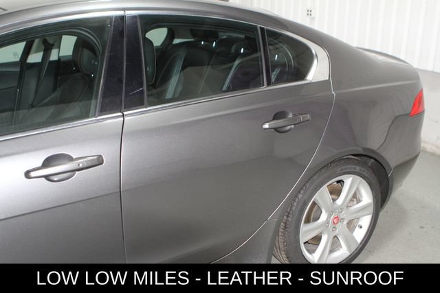 Used 2017 Jaguar XE Prestige RWD image 10