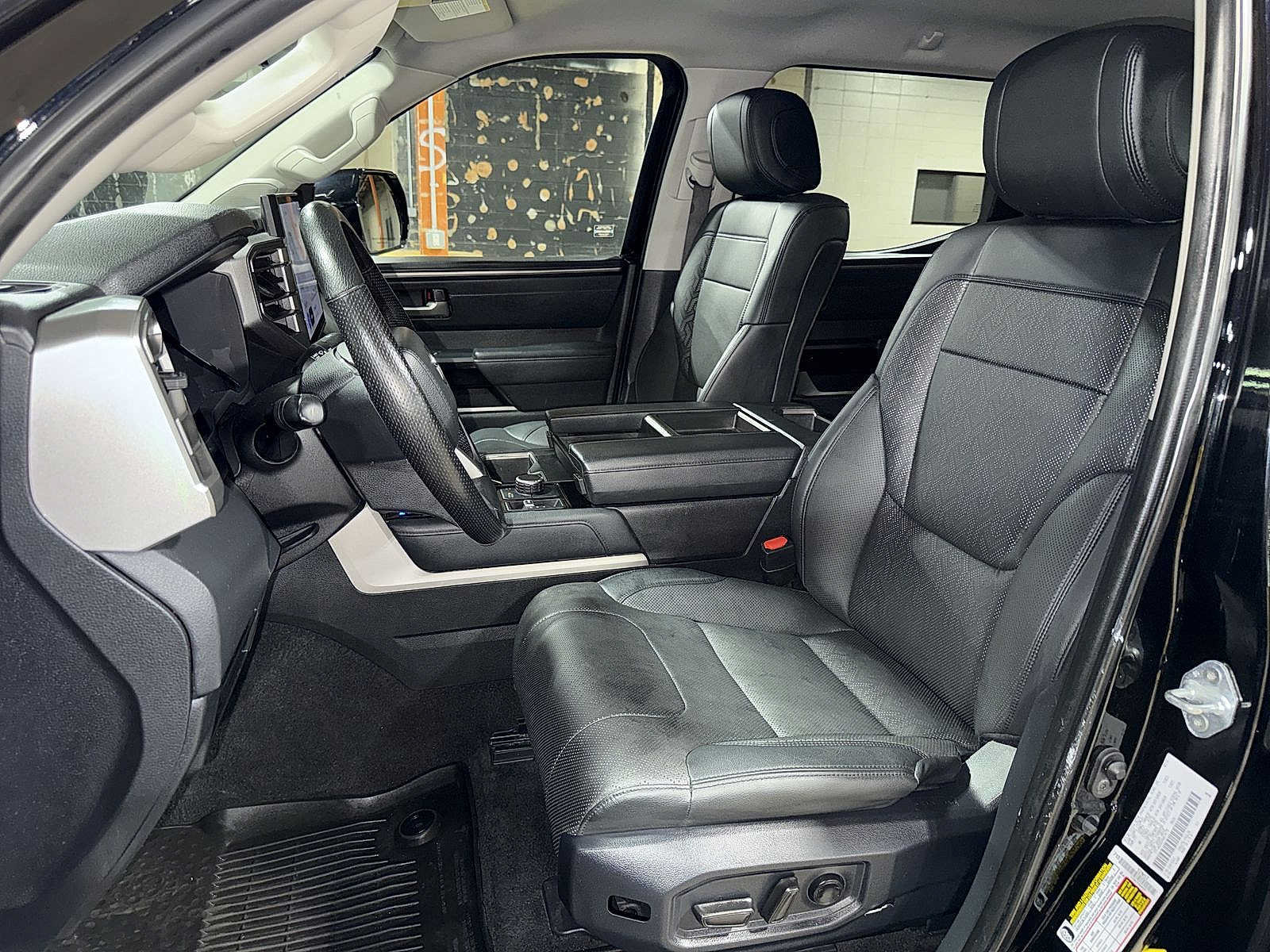 Used 2022 Toyota Tundra Limited w/ Power Package AWD/4WD image 15