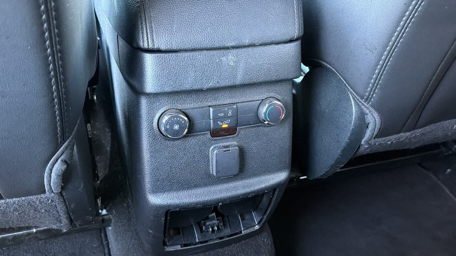 Used 2019 Ford Explorer XLT w/ Equipment Group 202A FWD image 25