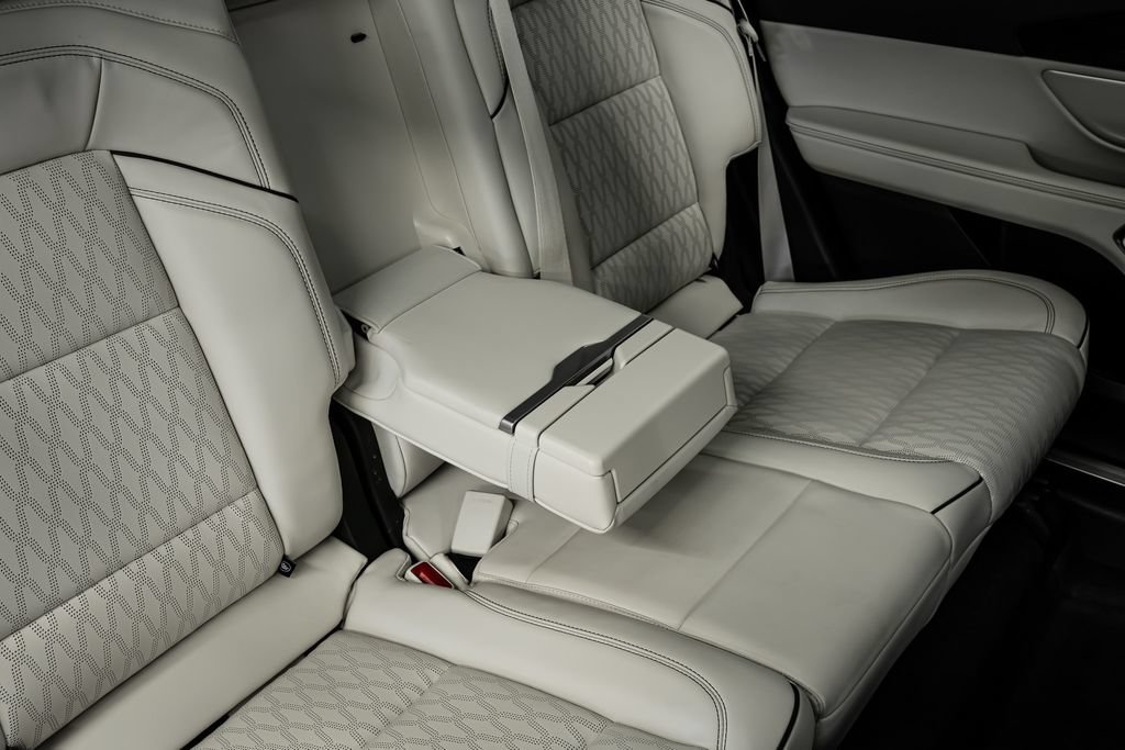 Used 2024 Lincoln Nautilus Black Label w/ Jet Appearance Package (87T) AWD/4WD image 33