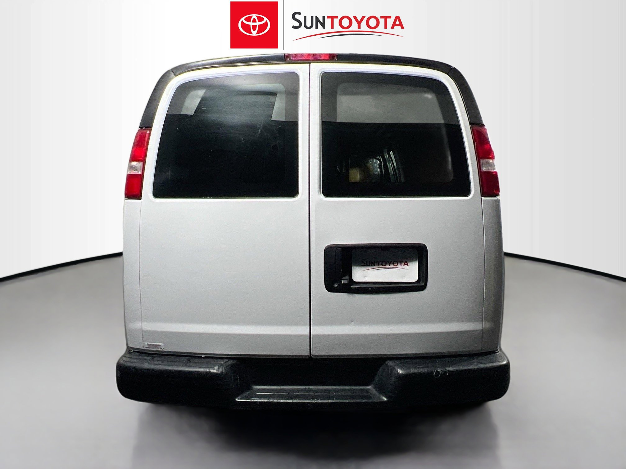 Used 2021 Chevrolet Express 2500 Extended w/ Communications Package image 5