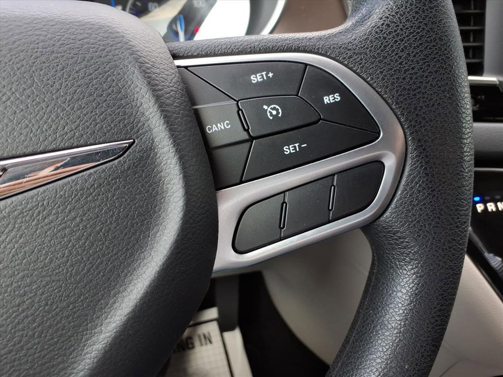 Used 2020 Chrysler Voyager L image 19