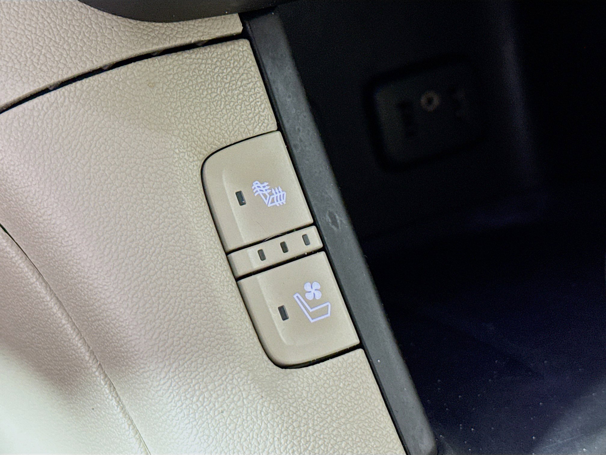 Used 2018 GMC Acadia Denali w/ Technology Package image 25